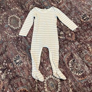 Quincy Mae Ribbed Footed Sleeper in Fog Stripe 12-18 18-24m